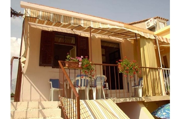 Kroatija Privát Sućuraj, Eksterjeras